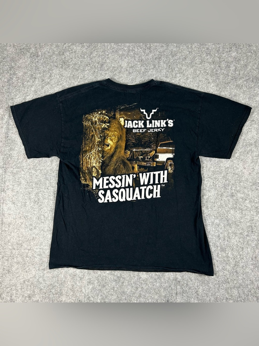 Vintage Jack Link's Messin' With Sasquatch Black Graphic Tee